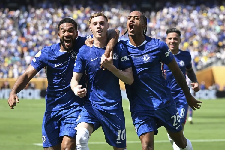 BBC: Chelsea có thể phải bán Palmer hoặc Caicedo nếu lỡ vé Champions League