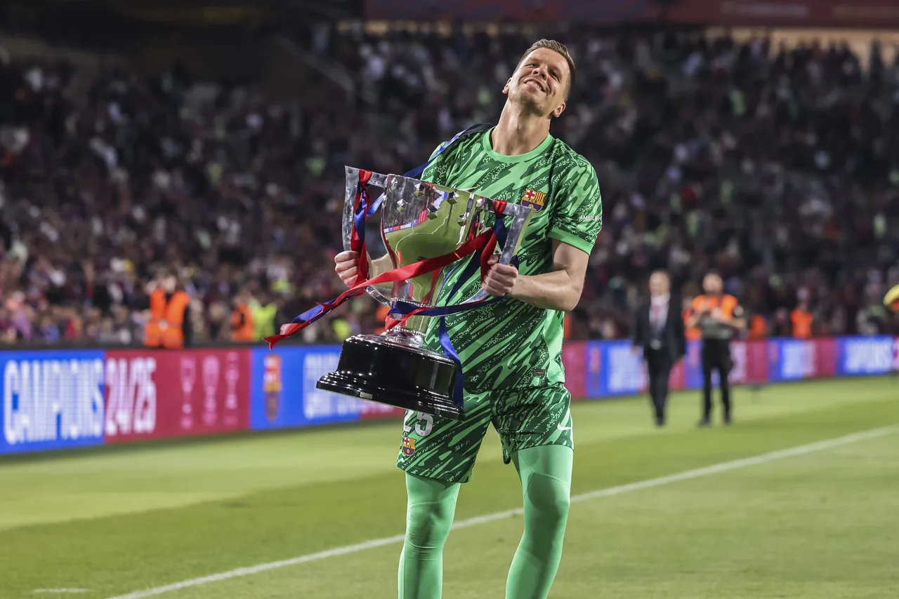 Thể thao thế giới: Szczesny từ chối lời đề nghị hợp đồng 2 năm từ đội bóng hạng trên La Liga, anh muốn ở lại Barcelona