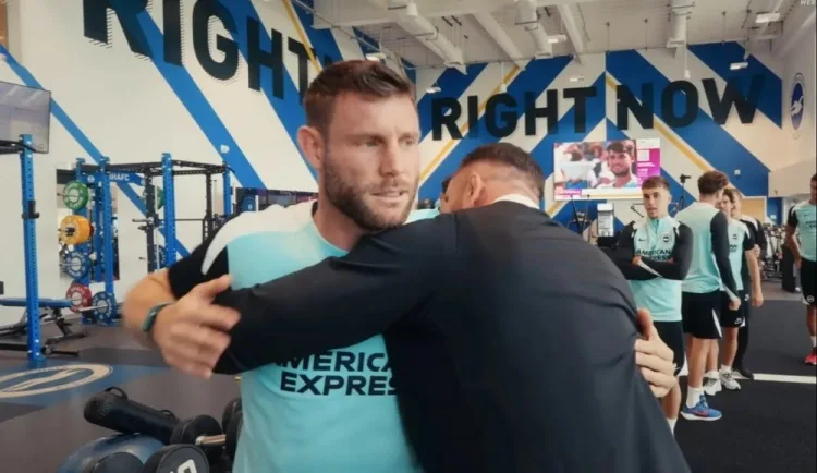 The Sun: Các tuyển thủ MMA sử dụng kỹ thuật đấu vật để dạy các cầu thủ Brighton cách phản đòn trong các tình huống cố định