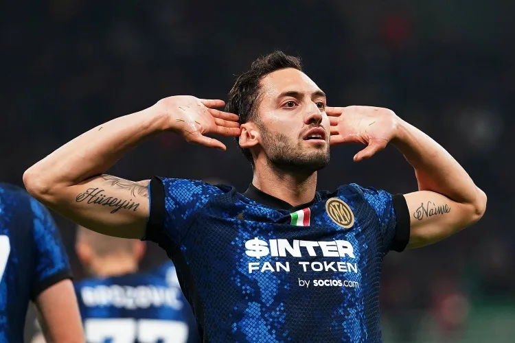 Quan chức Serie A: Cú sút siêu xa của Calhanoglu vào lưới Roma được bầu là bàn thắng đẹp nhất tháng 4