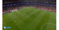 Đường tạt bóng của Griezman gây hỗn loạn, còn cú sút của Giuliano Simeone bị Rice cản phá