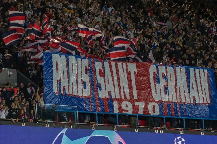 Le Parisien: Cấm tụ tập trên đại lộ Champs-Élysées trong thời gian diễn ra Bayern vs PSG