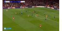 Trossard ngã xuống đất sau pha va chạm với Griezman trong vòng cấm nhưng trọng tài không đưa ra bình luận nào