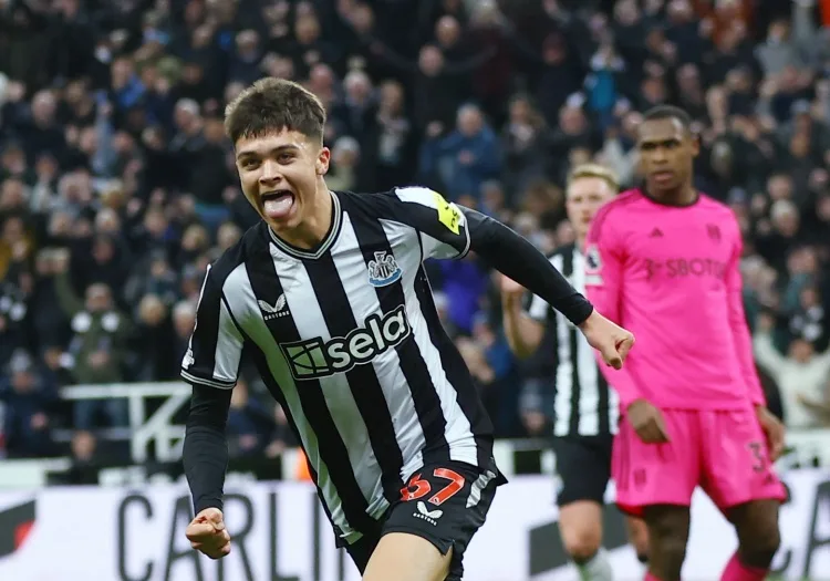 Quan chức Newcastle: Tiền vệ 20 tuổi Milley bị gãy xương mác và sẽ vắng mặt 3 trận còn lại của mùa giải