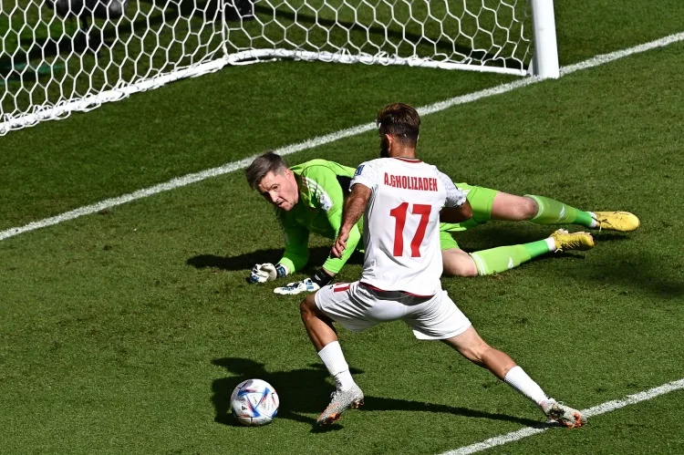 Truyền thông Mỹ: Tuyển thủ Iran Golizade bị rách dây chằng chéo trước và sẽ lỡ World Cup