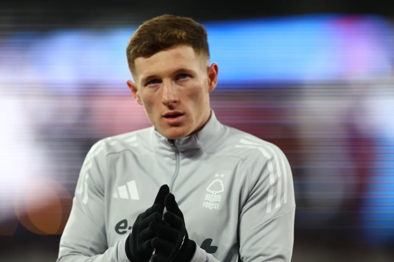 Sky: Danh sách ký hợp đồng tiền vệ của Manchester United có ít nhất 9 người. Sau khi tham gia Champions League, bạn có thể dễ dàng kiếm được 200 triệu bảng để mua người