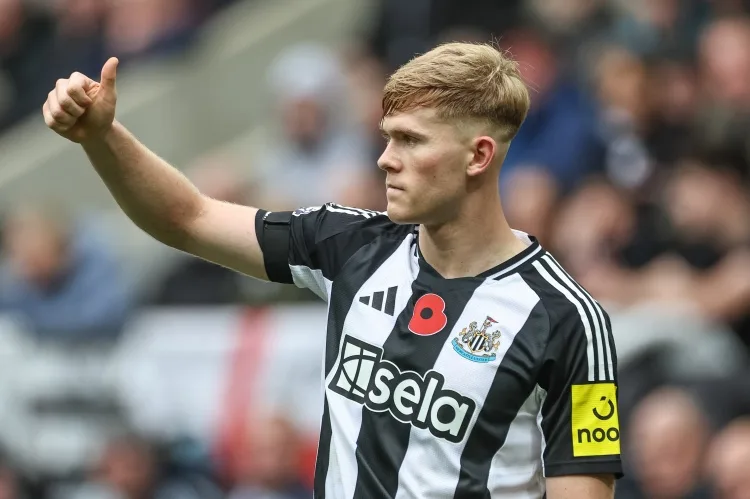 Murphy khuyên Liverpool theo đuổi Lewis Hall dù Newcastle đòi giá cao