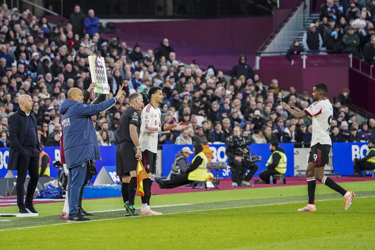 Cựu danh thủ: Liverpool nên mời Alonso dẫn dắt, vụ chiêu mộ Isak và Ekitike mùa hè năm ngoái là quá cảm tính