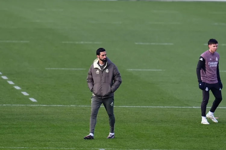 Khó quản lý! MỌI NGƯỜI: Việc Arbeloa bổ nhiệm hàn gắn mối quan hệ trong phòng thay đồ Real Madrid chỉ khiến thêm xung đột