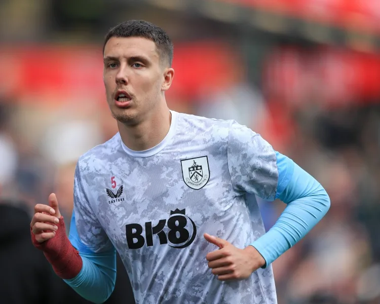 Leverkusen và hai CLB Anh theo đuổi Esteve, Burnley sẵn sàng đàm phán