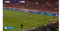 Quá đẳng cấp! Doué xử lý gót chân đẹp mắt sát biên ngang, vượt qua hai cầu thủ Bayern