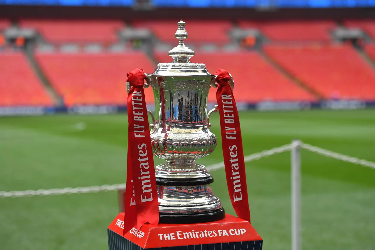 Manchester United: Manchester United và Manchester City không hài lòng với địa điểm tổ chức trận chung kết FA Youth Cup. Sân vận động Joey có sức chứa chỉ 7.000 người.