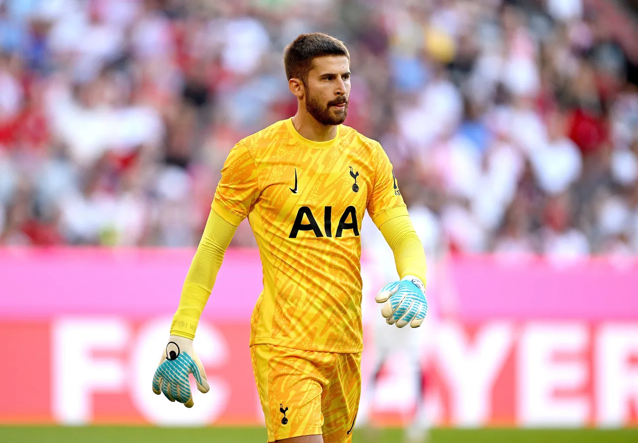 Inter chưa đạt thỏa thuận với Tottenham về Vicario