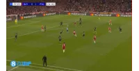 Luis Diaz ngã trước vòng cấm rồi bị thổi chạm tay và nhận thẻ vàng