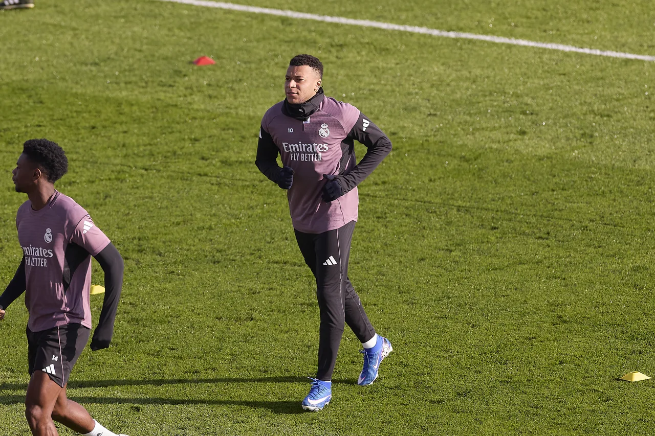 Mbappe trở lại đại bản doanh Real, chờ kiểm tra trước El Clasico