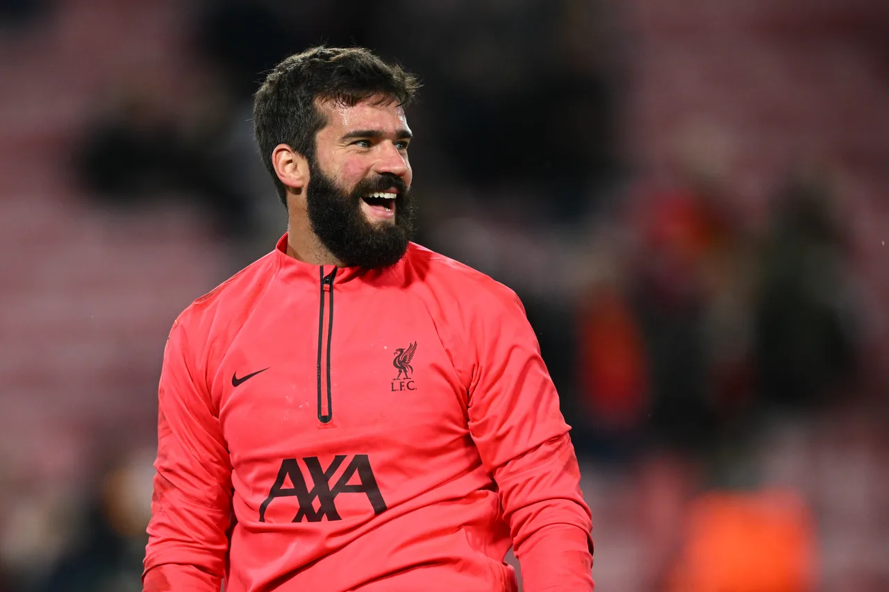 Nhà báo Brazil: Alisson sẽ không gây sức ép để rời Liverpool sang Juventus