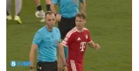 Kimmich không hài lòng với quả phạt đền ở trận này và phàn nàn với trọng tài