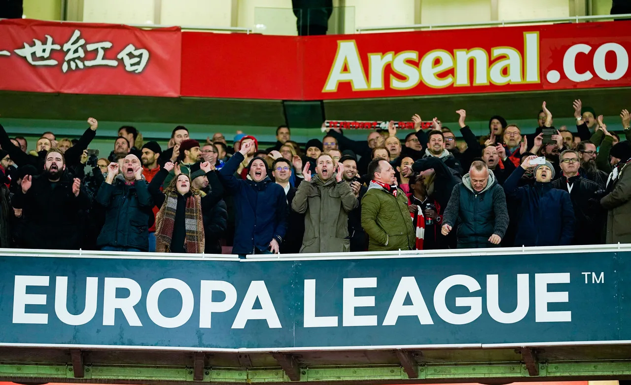 The Guardian: CĐV Arsenal đối mặt vé máy bay cao, bay thẳng từ London tới Budapest có thể lên tới 1.500 bảng