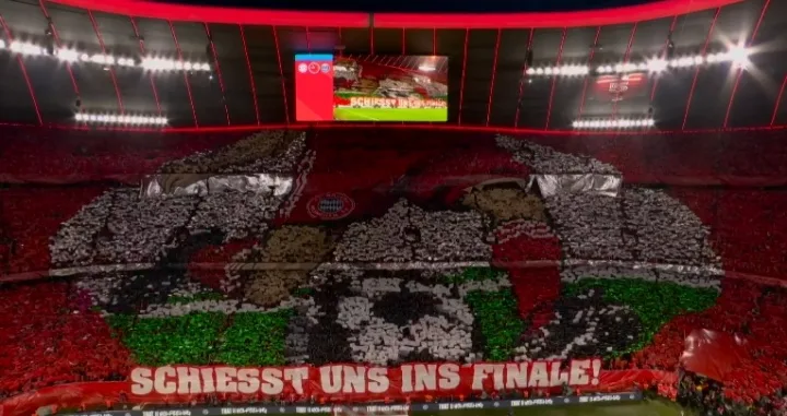 CĐV Bayern tung TIFO trước giờ bóng lăn: “Hãy đưa chúng tôi vào chung kết”