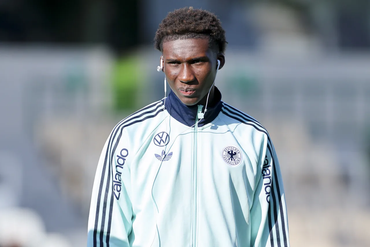 Real Madrid, Man Utd, Chelsea va PSG cung theo doi trung ve tre Karim Coulibaly