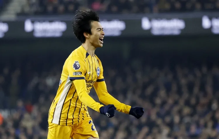 Vô lê từ góc nhỏ, quan chức Premier League: Kaoru Mikasa ghi bàn vào lưới Tottenham, được bầu là bàn thắng đẹp nhất tháng 4