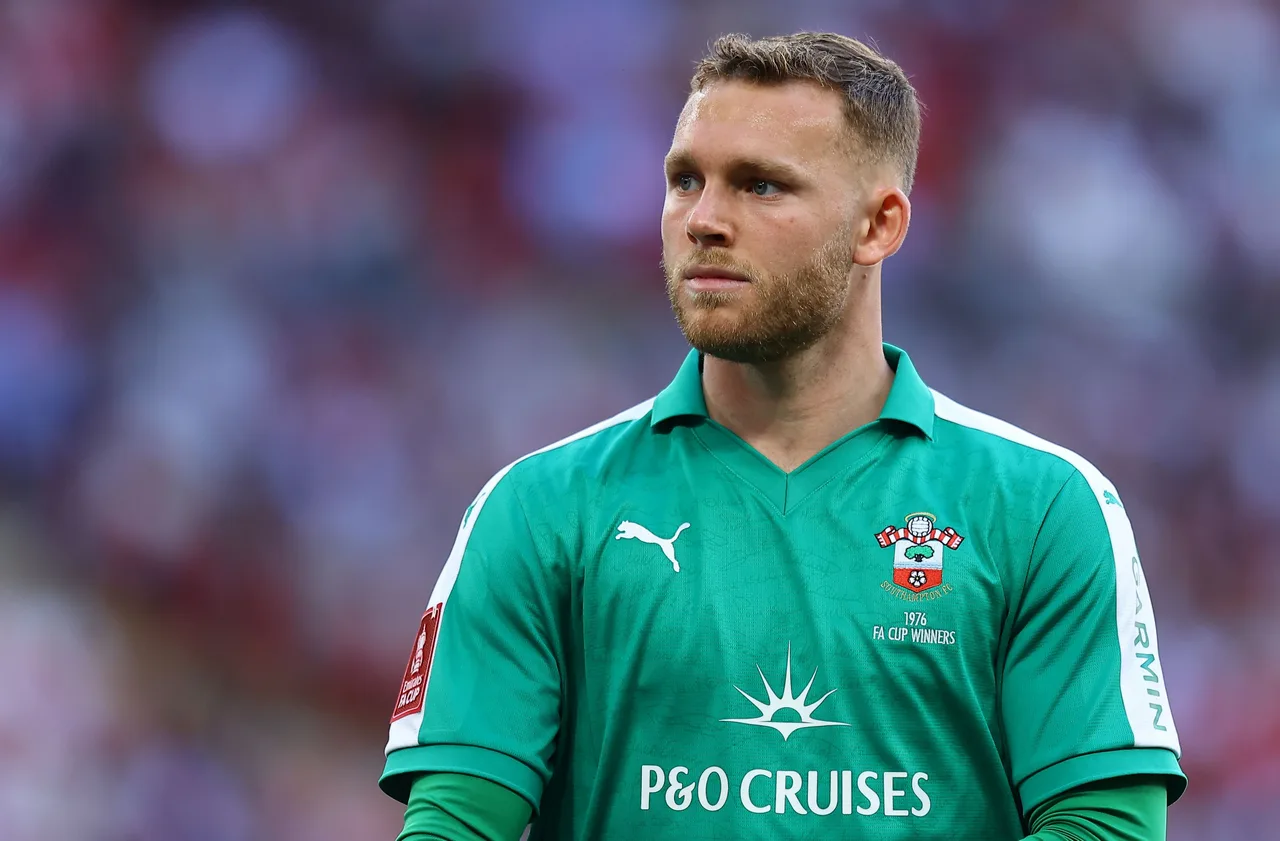 BBC: Nếu Southampton thăng hạng Premier League, họ sẽ mua đứt thủ thành Peretz của Bayern với giá 8 triệu euro