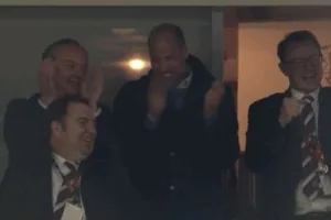 Hoàng tử Anh William xem trực tiếp Europa League và vỗ tay cổ vũ khi Villa tiến vào trận chung kết