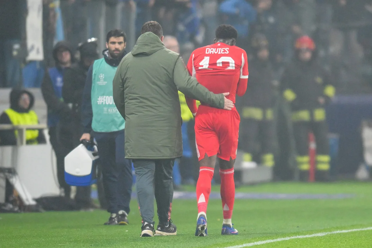 Quan chức Bayern: Davies bị căng cơ chân trái và sẽ phải nghỉ thi đấu vài tuần