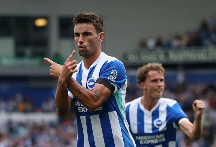 Atletico Madrid vẫn theo sát tiền vệ Matt O'Riley của Brighton