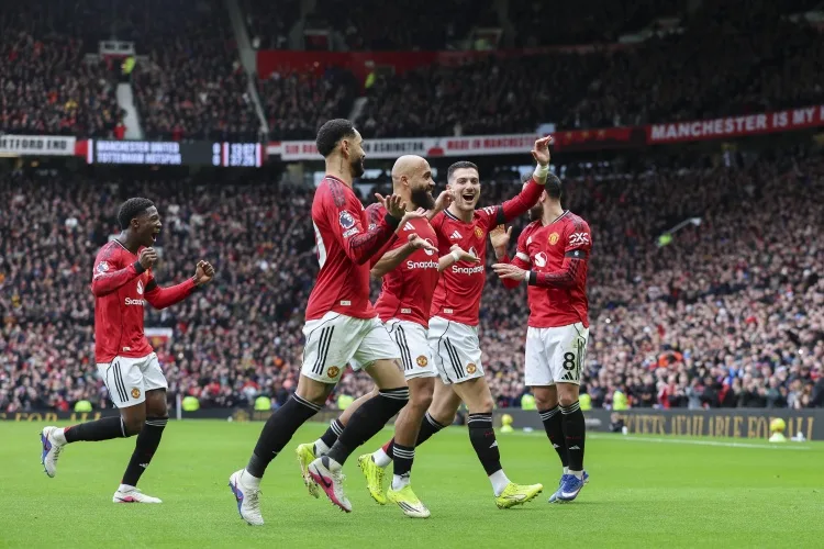Phóng viên: Mbemo đang rất hạnh phúc ở Manchester United, Quỷ đỏ cũng tin anh sẽ tiếp tục tiến bộ ở mùa giải tới