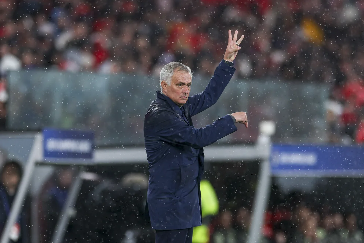 Adan: Mourinho có thể tạo dựng uy tín trong phòng thay đồ Real Madrid, dám đặtMbapp và những người khác ngồi dự bị