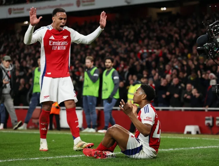 Manchester Evening News: Lewis-Skelly bứt lên ở Arsenal, MU gần như hết cơ hội theo đuổi