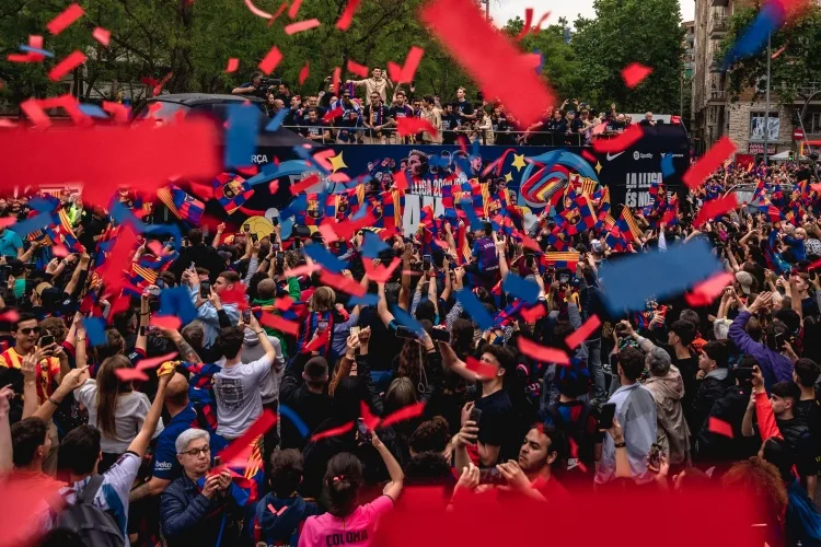 Radio Ser: Barcelona dự định tổ chức cuộc diễu hành vô địch để ăn mừng vào thứ Hai tới, thời gian và lộ trình đã được xác định