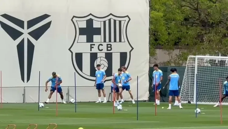 PV: Yamal vẫn vắng mặt tập luyện. Chỉ có anh và Christensen trong đội Barcelona bỏ lỡ trận El Clasico