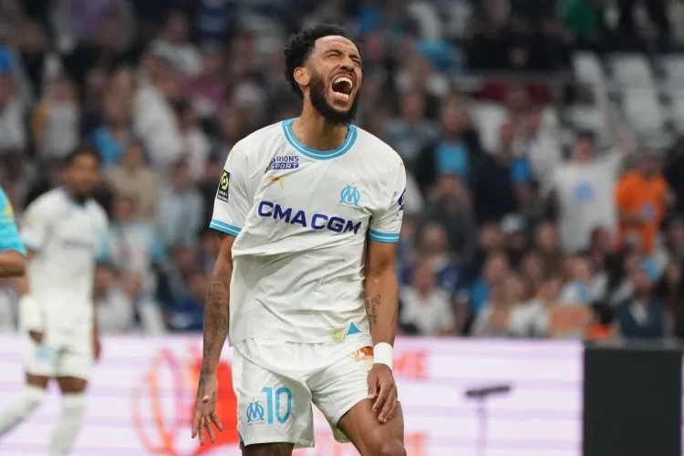 Aubameyang bị Marseille treo giò nội bộ vì trò đùa bằng bình chữa cháy