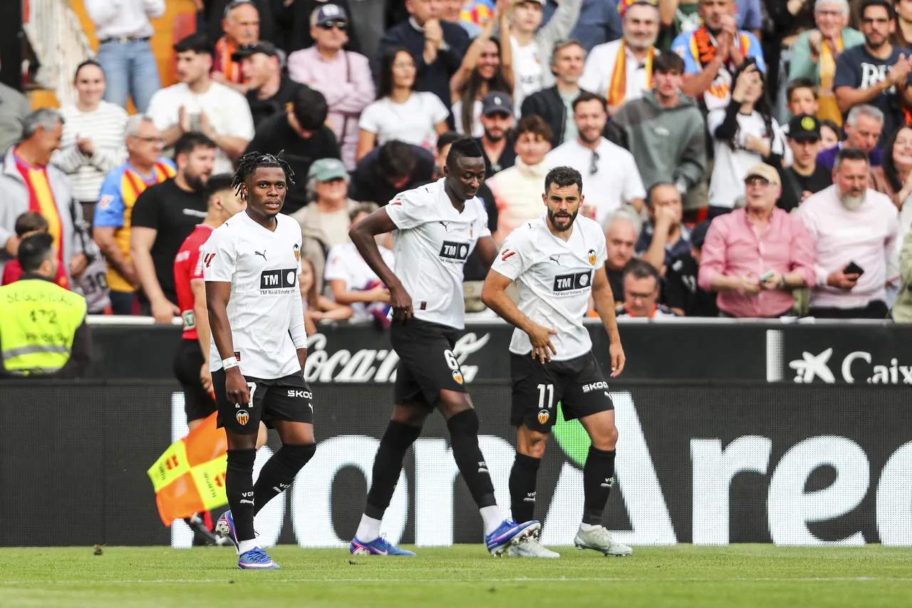 La Liga rối bời cuộc đua trụ hạng: vị trí 12 đến 19 chỉ cách nhau 3 điểm