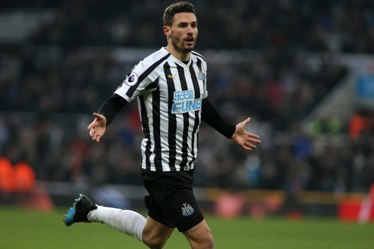 Phóng viên: Scheer có thể đã chơi trận cuối cùng ở Newcastle và hợp đồng giữa hai bên sẽ hết hạn vào mùa hè này