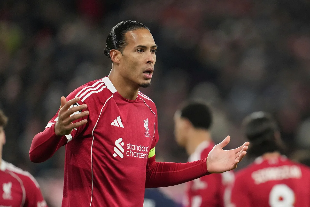 Van Dijk vào top 4 cầu thủ Liverpool lớn tuổi nhất đá chính liên tiếp 40 trận