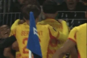 Cậu bé 16 đến từ Lens đã ghi bàn thắng đầu tiên trong trận ra mắt giúp đội bóng vào Champions League. Bố anh: Thành thật mà nói, tôi thậm chí còn chưa sẵn sàng