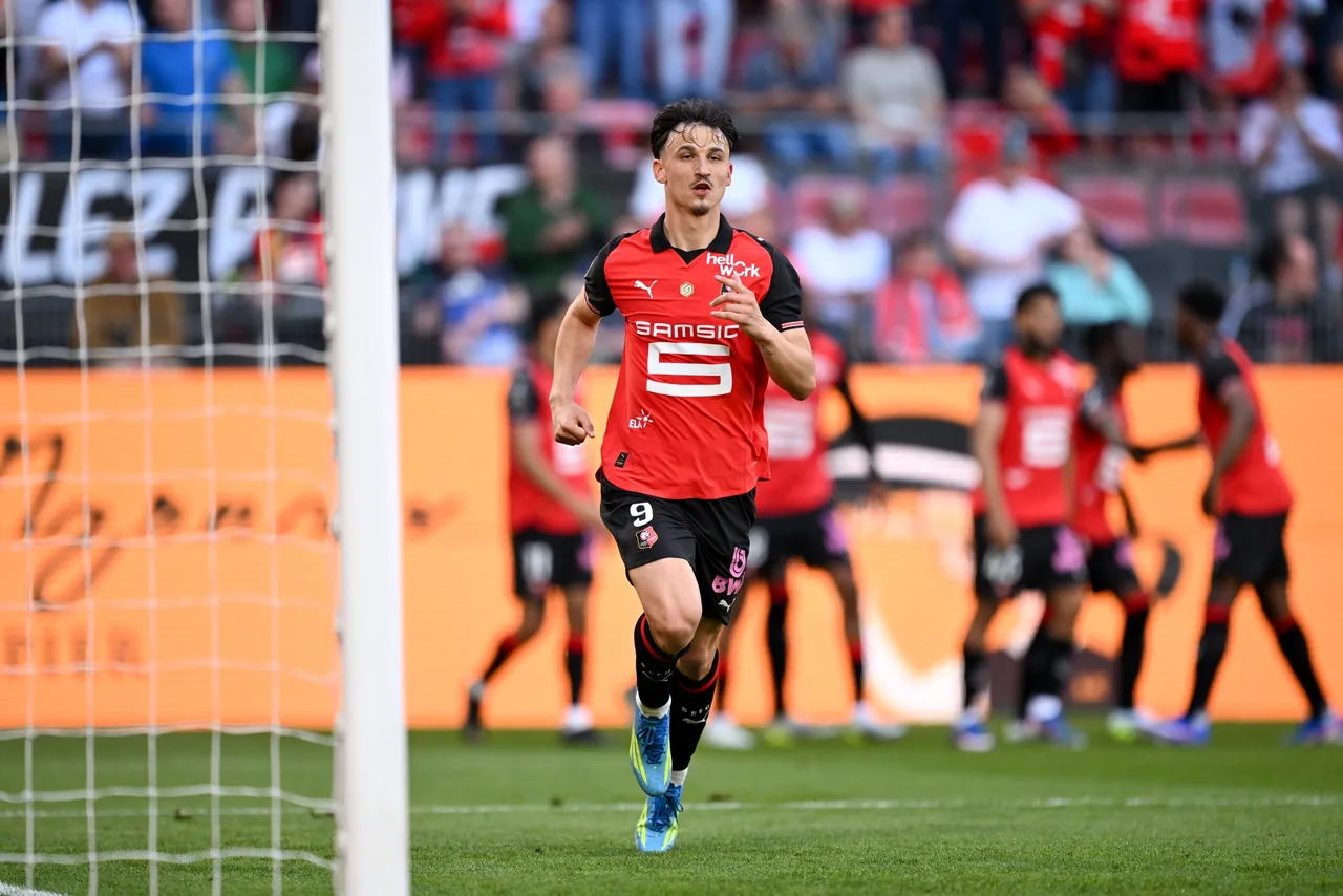 Người hâm mộ kêu gọi Le Boer, vua phá lưới Ligue 1, thi đấu ở World Cup. Anh ấy ở vị trí thấp hơn trong sự lựa chọn của Deschamps