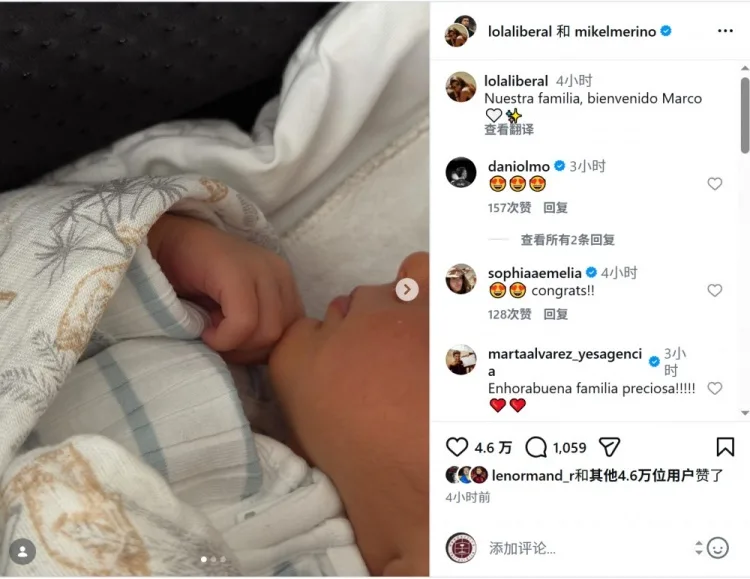 Chúc mừng! Cặp vợ chồng Merlino thông báo về sự ra đời của đứa con bằng cách đăng ảnh đứa con mới sinh lên mạng xã hội