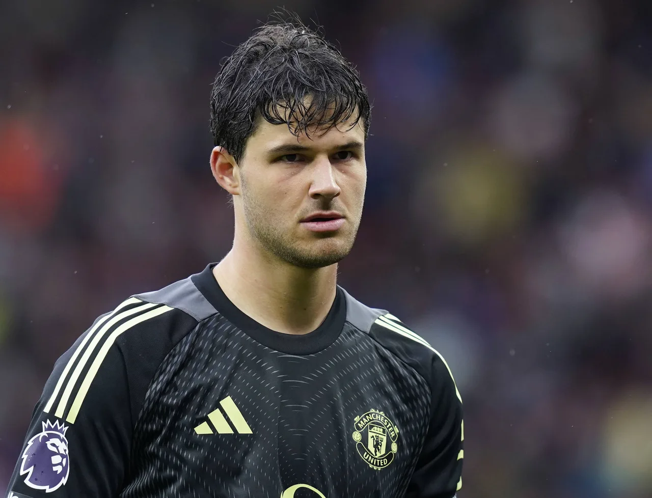 Bài viết: Man United ký hợp đồng với Lamence và từ bỏ Martin để nhận lại sự trở lại. Trước đây là liên kết đáng tin cậy nhất của đội