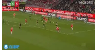 Vòng cung chữ ký! Olise cắt ngang và sút, bóng rơi nhanh vào lưới Bayern 1-0 Wolfsburg