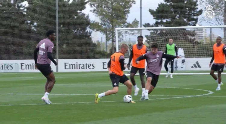 Trong buổi tập cuối cùng trước trận derby quốc gia, Joan Armene và Mbappé cùng Real Madrid tập chung