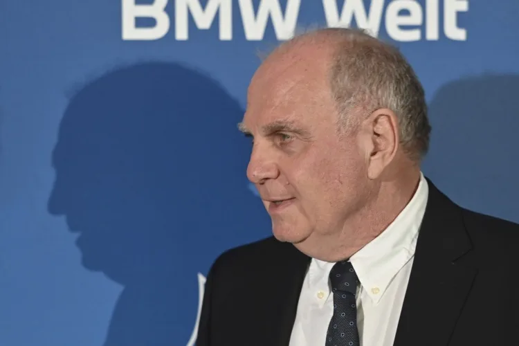 Hoeness: Tôi không thích mô hình kinh doanh của nhiều đội bóng ở Bundesliga. Khi mua người thì họ đã biết chỗ bán rồi.