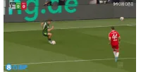 Chúa! Urbich thực hiện nhiều pha cứu thua quan trọng trong hiệp 1 để giữ nguyên khung thành, Bayern tạm 0-0 Wolfsburg