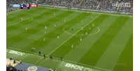 Manchester City 1-0 Shad ngã xuống đất sau pha va chạm với Nunes trong vòng cấm. Trọng tài chỉ ra rằng không có quả phạt đền