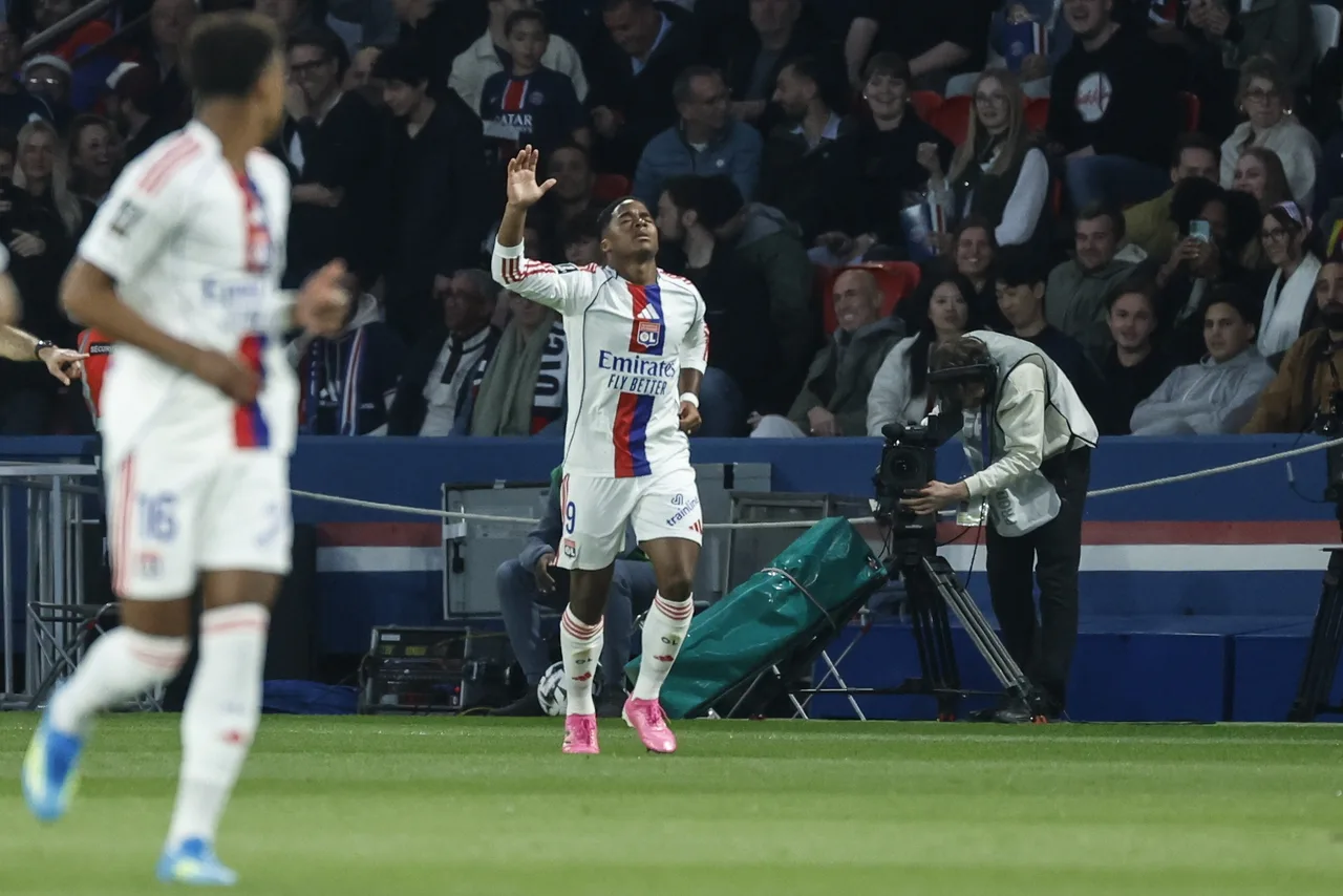 Enderrick: Mọi người đều biết tài năng tuyệt vời của Neymar, cầu Chúa phù hộ cho anh ấy trong ngày 18