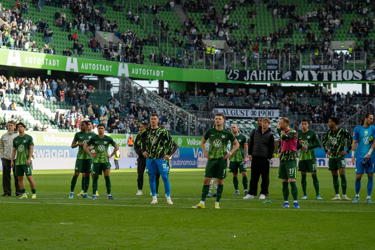 Trận chung kết trụ hạng! Wolfsburg và St. Pauli đang bằng điểm khi còn một vòng đấu, và sẽ có đối thoại trực tiếp ở vòng cuối để xem ai thua, ai xuống hạng.