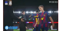 Barcelona thay người ở phút 63! Raphinha vào thay Rashford, De Jong vào thay Olmo.